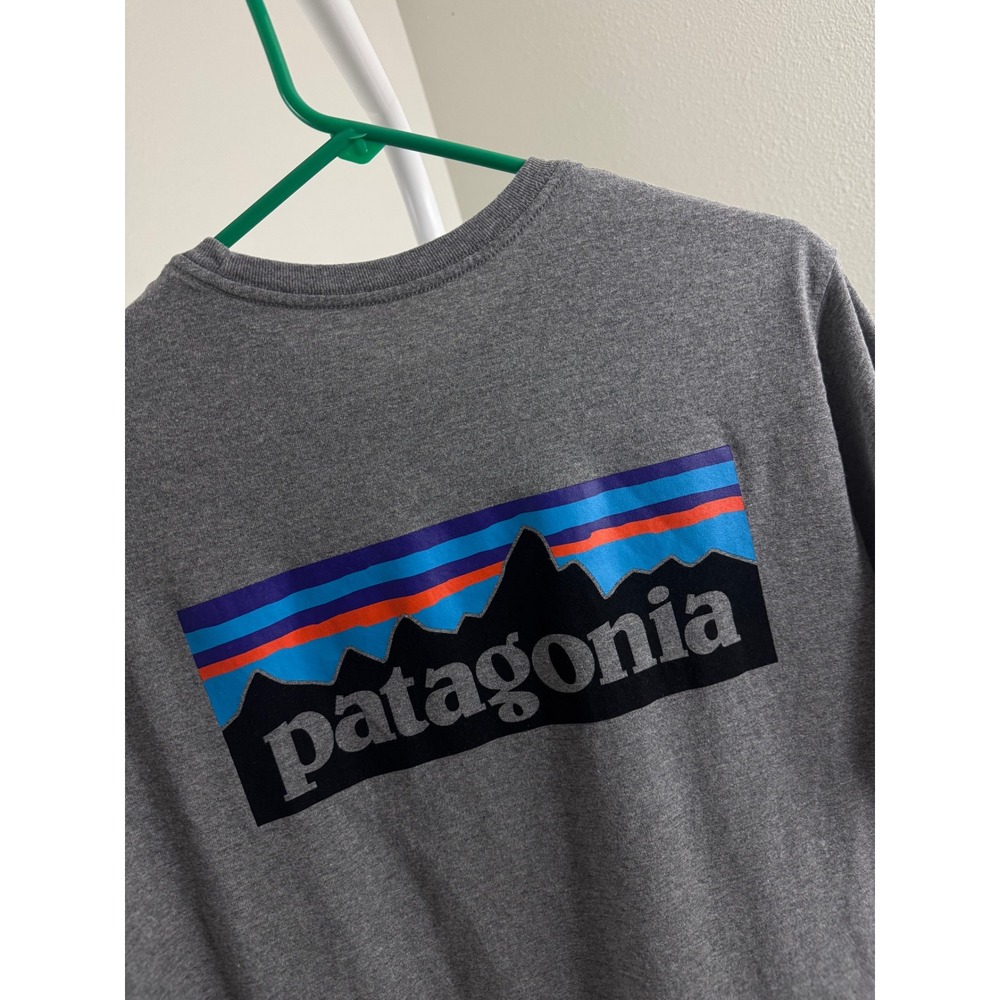 Patagonia Mens Responsibili-Tee Gray Logo Graphic T-Shirt Small Regular Fit